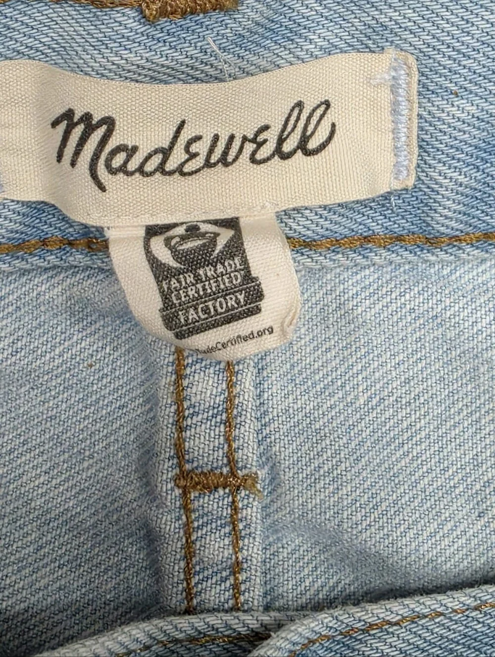 Madewell Essen Wash Relaxed Denim Shorts Light Wash Raw Hem Size 25 DM5801
